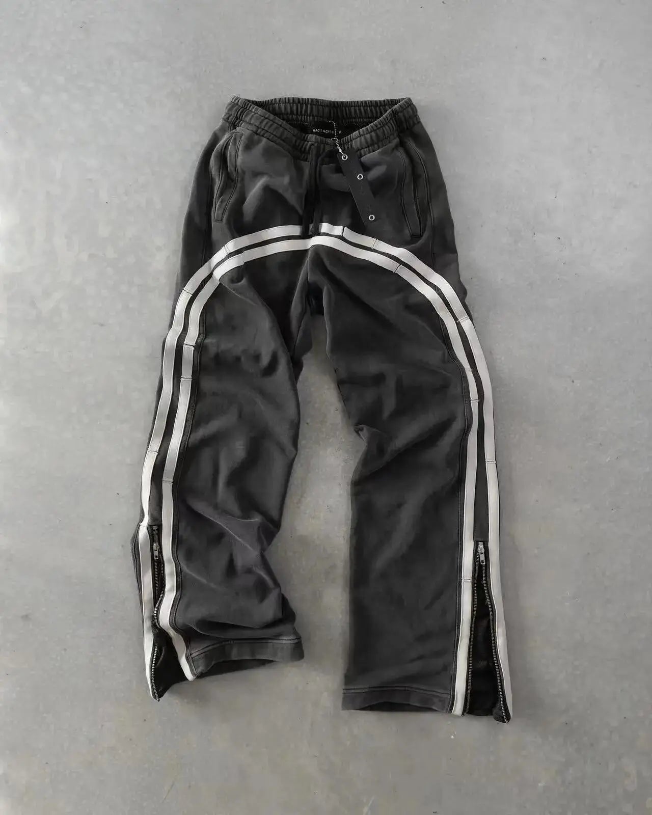 Embroidered Baggy Jeans™